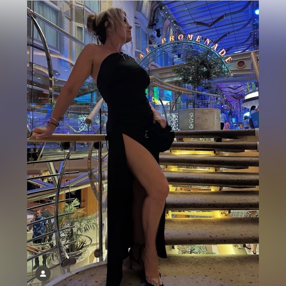 SHEIN Black Asymmetrical One Shoulder Gown - Picture 3 of 6